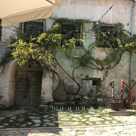 Daire Mulberry Tree Vineyard House *